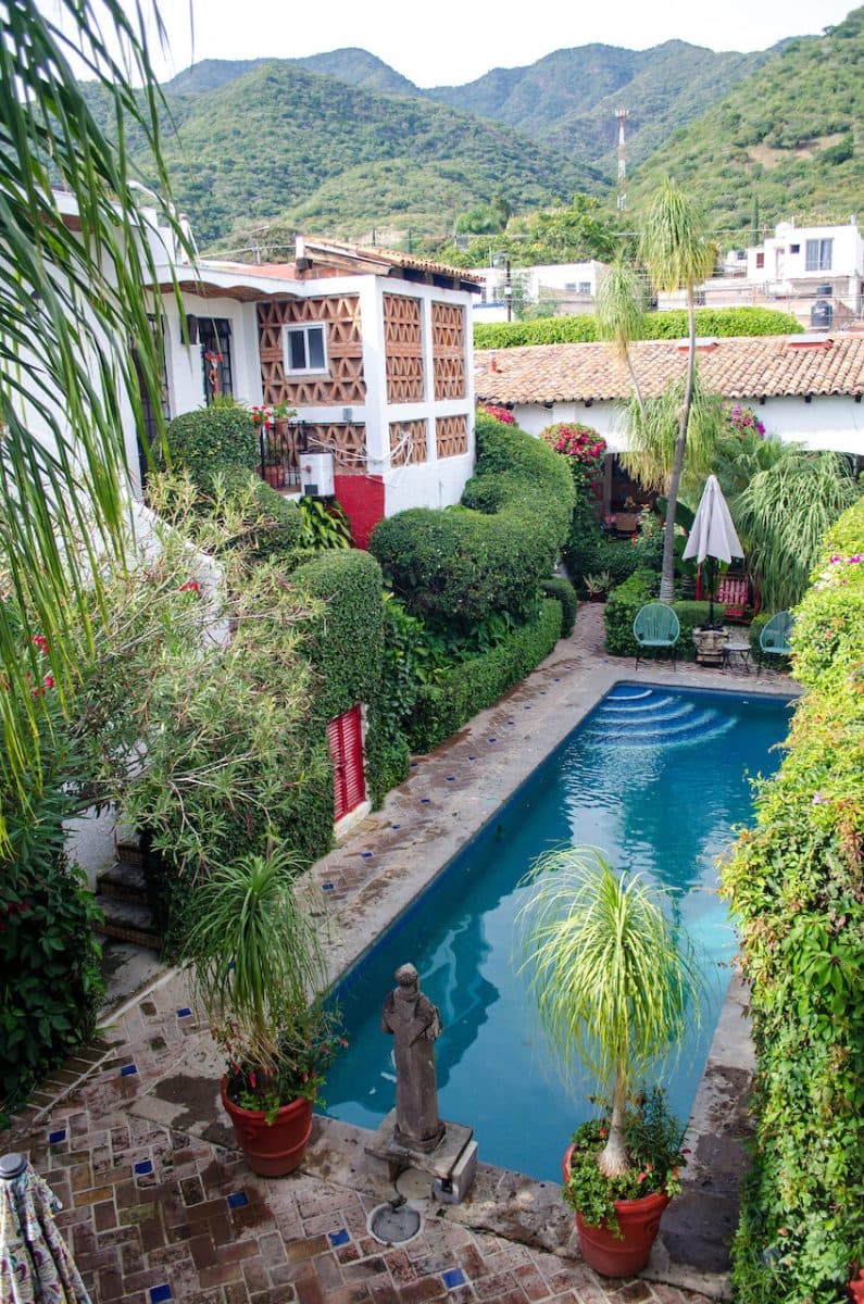 Casa Flores garden and pool in Ajijic